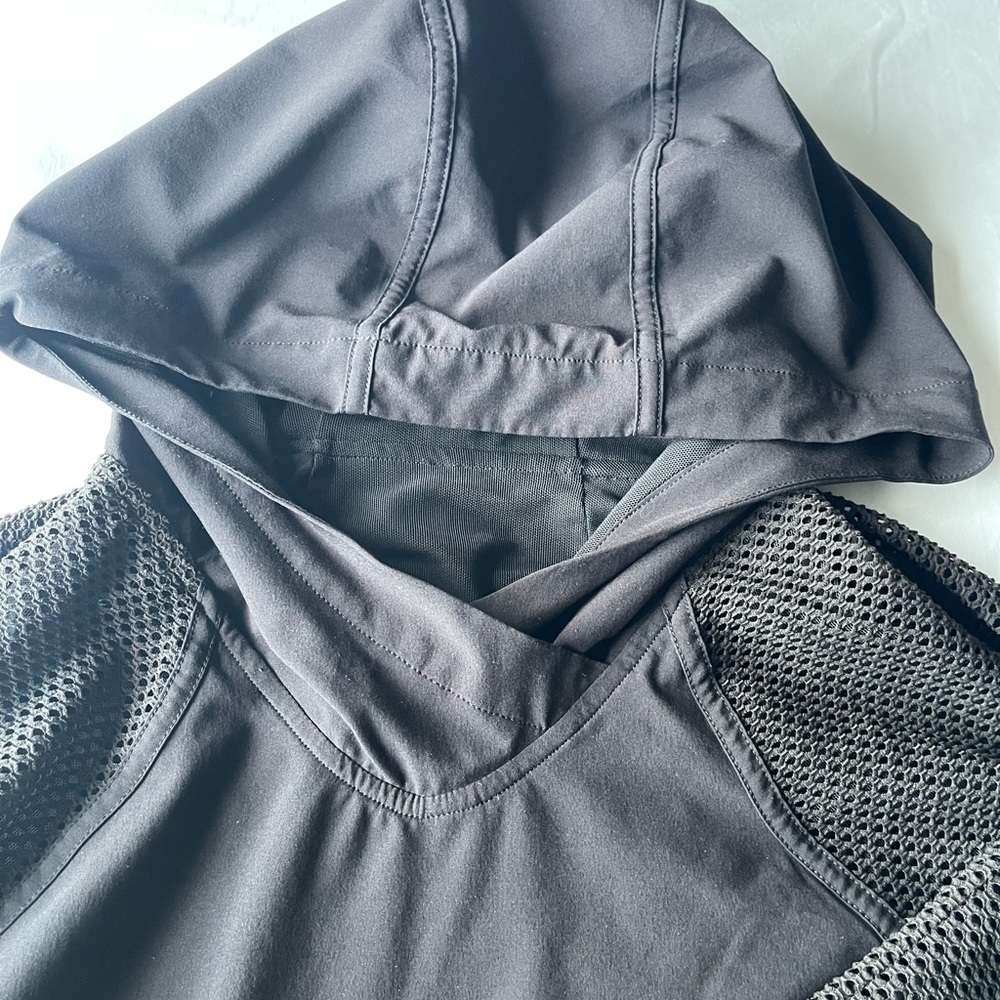 Lululemon Catch a Breeze Black Cropped Pullover Hoodie Fits like Women’s Size 2 - Picture 6 of 14